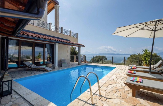 Lovely home in Kostrena with kitchen