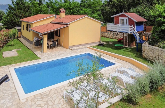 Lovely home in Krsan with WiFi