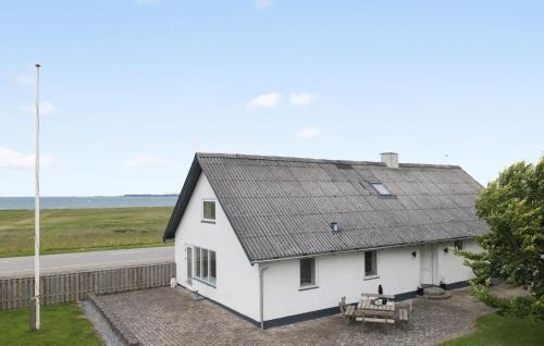 Lovely Home In Løgstør With Wifi