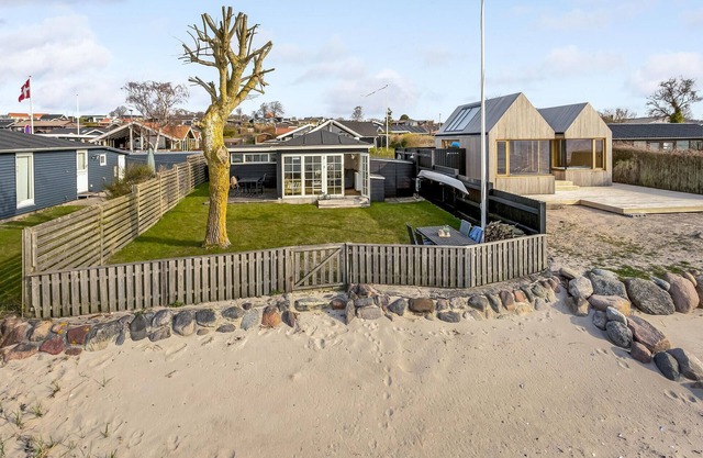 Lovely home in Rønde with kitchen