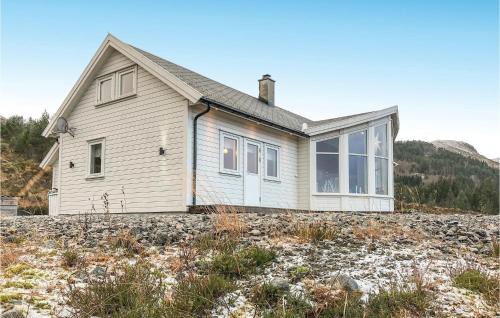 Lovely Home In Stadlandet