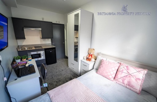 Lovely homely studio available