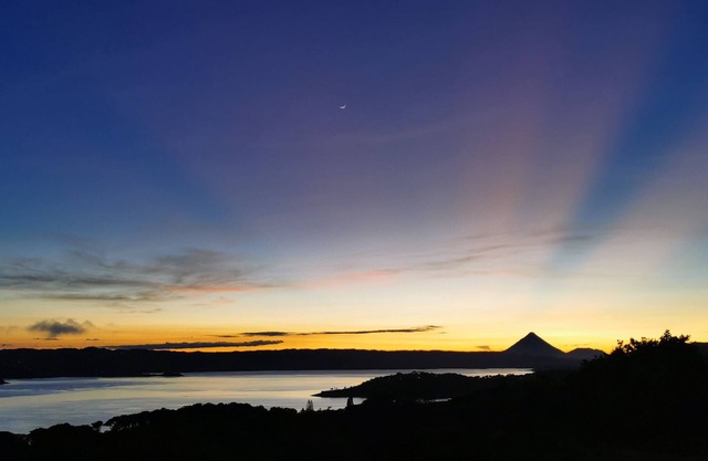 Lovely house fully equipped with the best view of the volcanos and the lake.