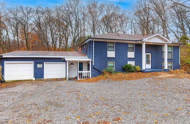 Lovely house with washer/dryer, TV, full kitchen, central AC, & outdoor deck