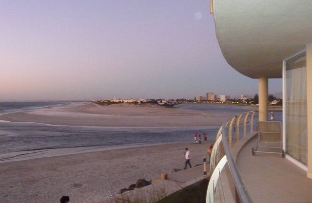 Lovely Lagoon Beach Holiday Apartment (JB)