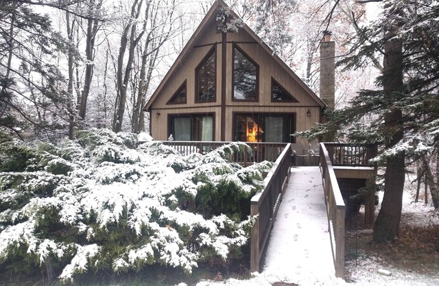 Lovely Lakefront Chalet!