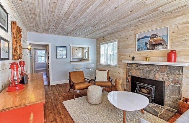 Lovely lakefront home in the hub of Muskoka