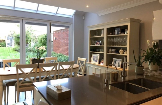 Lovely large house with garden 30minutes from london