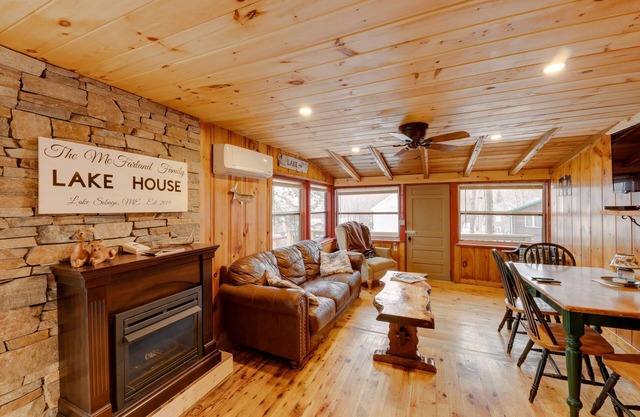 Lovely Maine Cabin w/Deck, Gas Grill & Fire Pit!