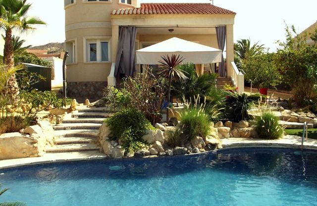 Lovely Modern 4 Bed Villa with Private Pool in Busot, Nr El Campello , Alicante