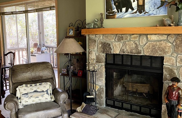 Lovely mountain condo located only 1.3 miles from downtown Highlands