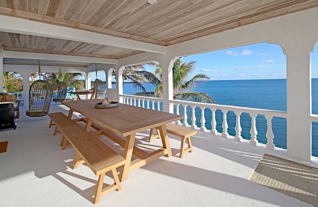 Lovely Oceanfront Home on Calm Caribbean, Snorkeling, Views