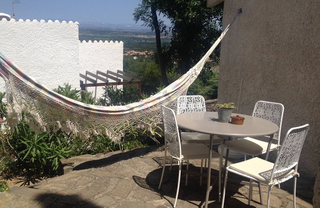 Lovely one bedroom apartment on the ground floor with terrace and parking.