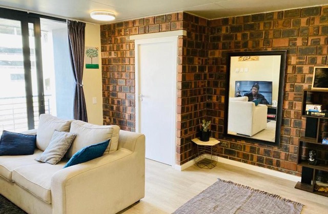 Lovely open and sunny 2 bedroom apartment