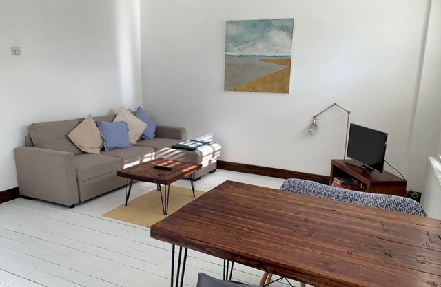 Lovely Seaside Ground Floor Cottage in Old Leigh