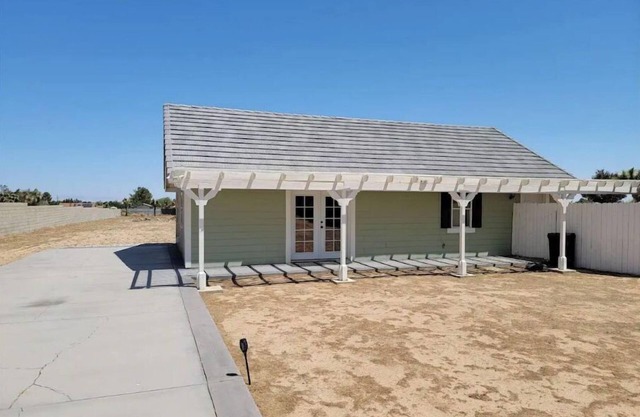 Lovely Spacious 1 Bdrm Entire home w/3 Queen Beds