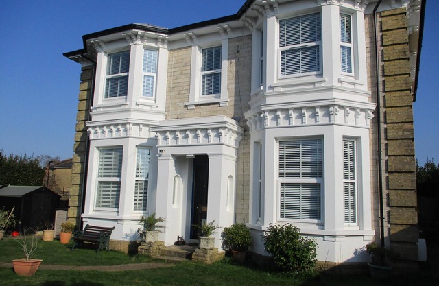 Lovely, Spacious, 3 Bedded, First Floor Apartment