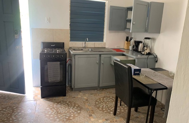 Lovely Studio Apt in Whim Estate-near Scarborough