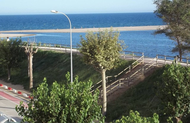 Lovely studio-cabin just a stone's throw from the sea