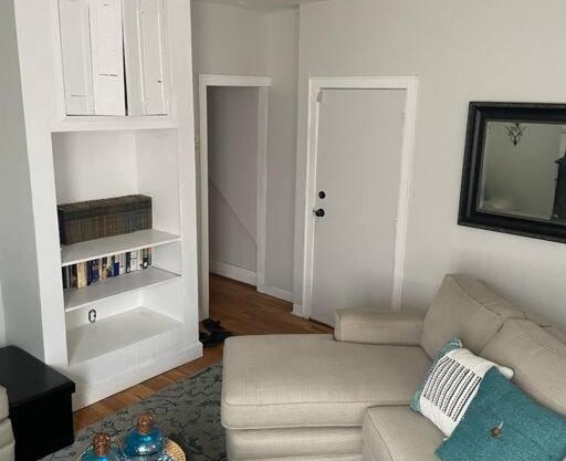 Lovely two bedroom apartment in Historic Trenton.