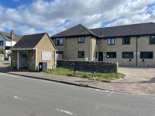 Lovely two Bedroom Flat, Fernhill Court North Oxford