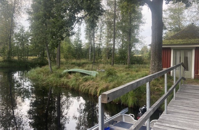 Lovingly furnished holiday home on the river and near the lake, perfect for fishing and relaxing