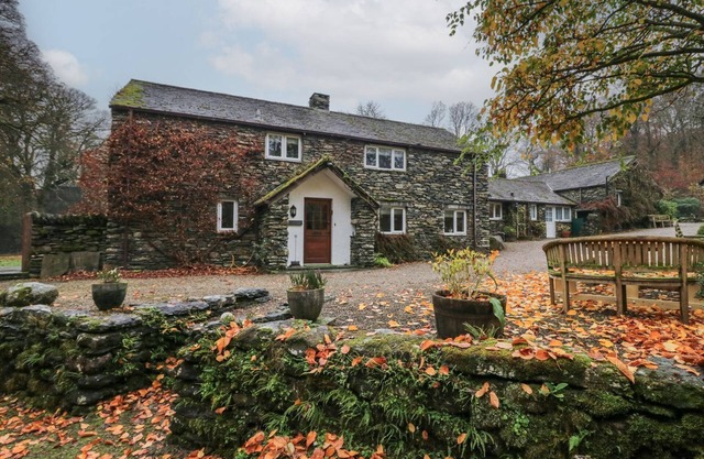 LOW JOCK SCAR, family friendly, character holiday cottage in Kendal