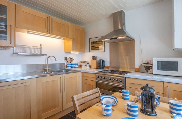 Lower Ivy - Two Bedroom House, Sleeps 4