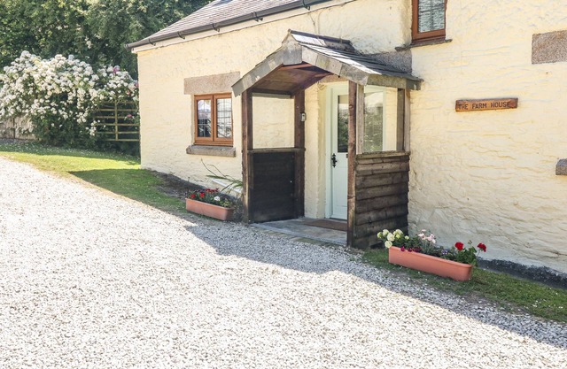 LOWER WEST CURRY FARMHOUSE, pet friendly in Launceston