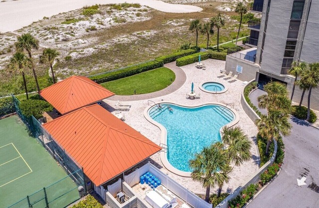 LT 602 Amazing Deal on Sand Key Beach!