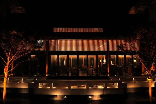 Lugu Lake Tingmiao Lake View Hotel