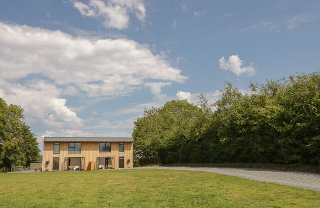 LUNNON BARN, family friendly, luxury holiday cottage in Droitwich Spa