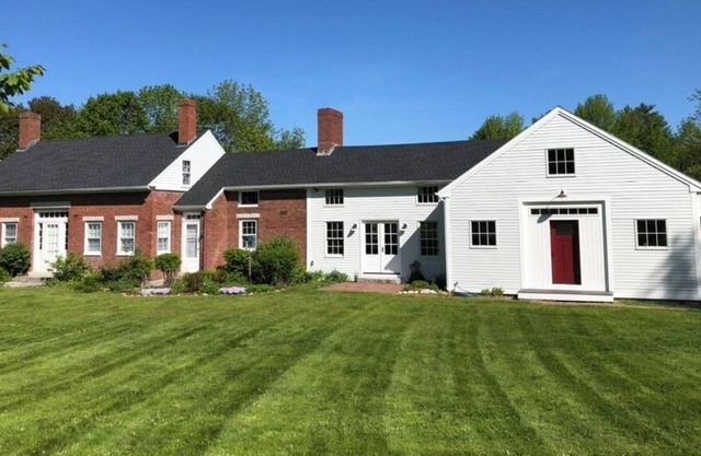 Lupine Field Farmhouse on 120+ acres