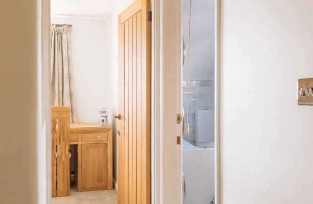 Lush & Spacious 3BD House - East Brighton