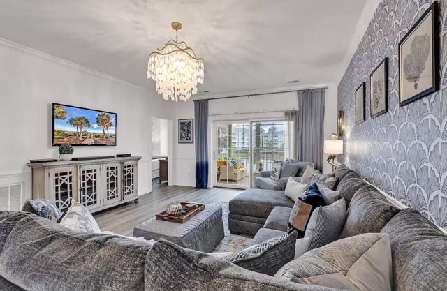 Luster Leaf Villa +Golf + Modern Premier Condo!
