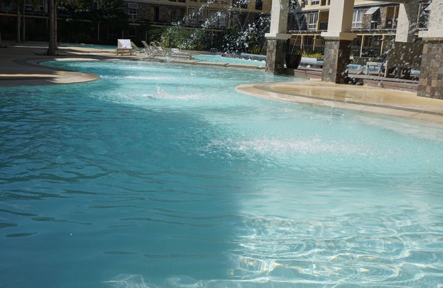Lux. 2 BR Condo Seaside Close to SM Seaside Megamall-Huge pools