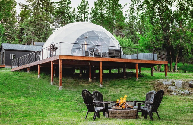 Lux Glacier Dome Hot Tub Sauna Walk 2 FlatheadLake 45 mins from Glacier