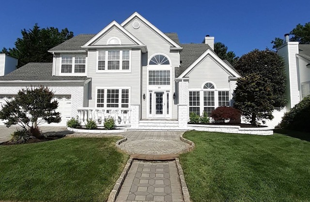 Lux House with a pool 4 miles to the beach! Beach and the pool -perfect combo.