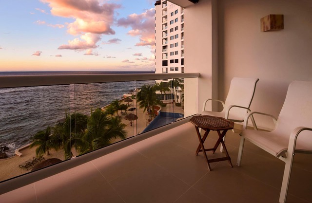 Lux Ocean View at Peninsula Grand 3A