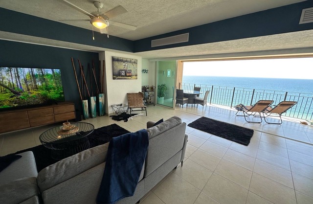@Lux Seaview Suite W/King Bed & Infinity Pools@