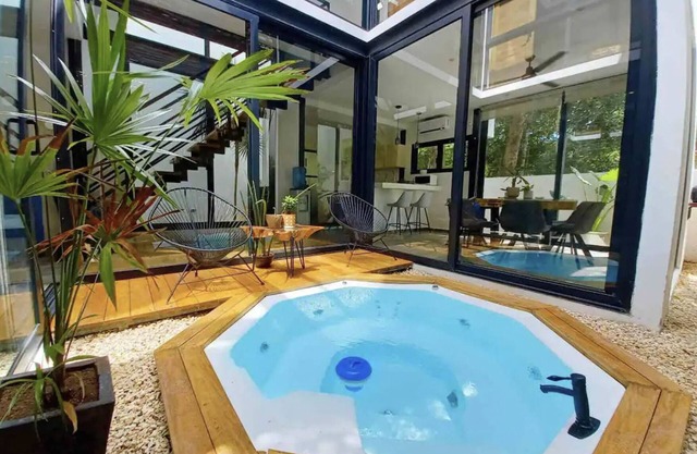 Lux & Stunning W/Private Jacuzzi & Pool/4BR