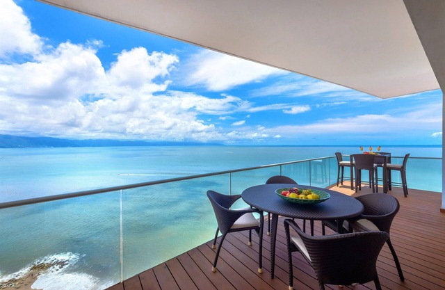LUXE 4000 sqft|On The Beach|Wraparound Deck|Views