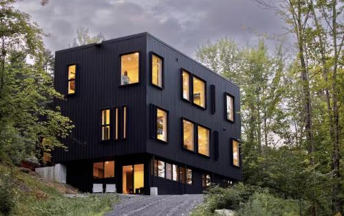 Luxe 4BR with Infrared Saun, Near Slopes and Downtown