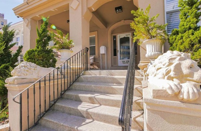 Luxe Beach Estate - 4 Bedrooms and 3 Bathrooms