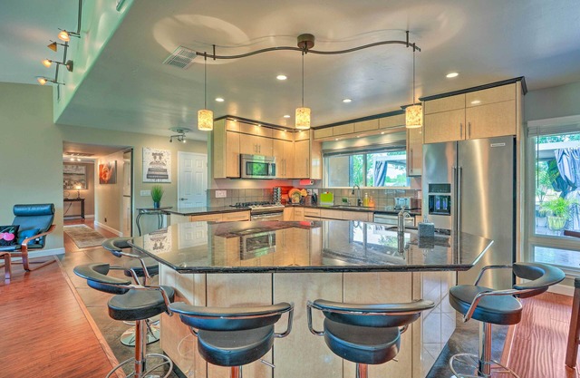 Luxe Granite Bay Home w/Hot Tub, Fire Pits!