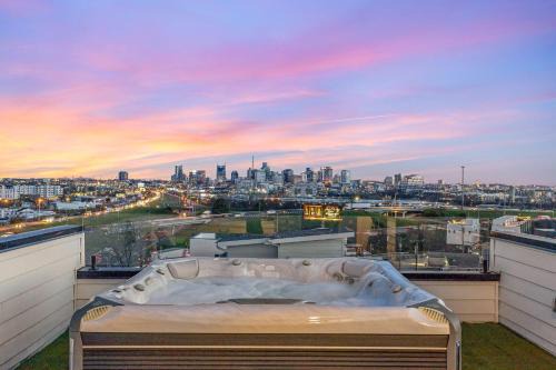 LUXE-High Note-Rooftop Hot Tub-3 Mins to Broadway