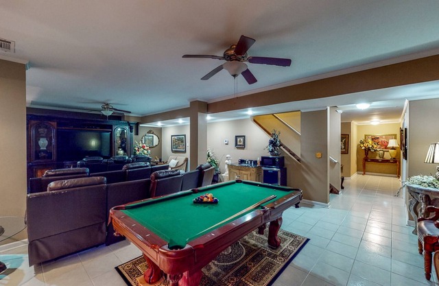 Luxe Retreat near Airport - Home Theater, Gym