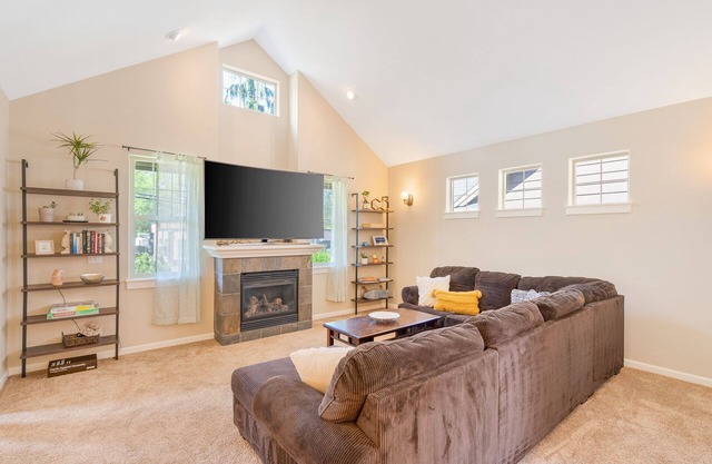 Luxe Retreat Near Columbia River Gorge & Multnomah Falls