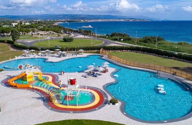 Luxe Sanitary 5 pers. Villatent in Sardinia with Spray Park and Near at Beach