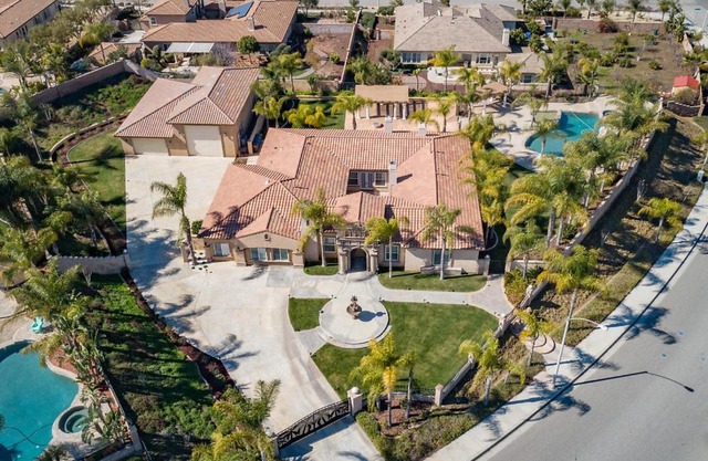LuxHome Villa